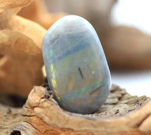 Galet plat en Labradorite