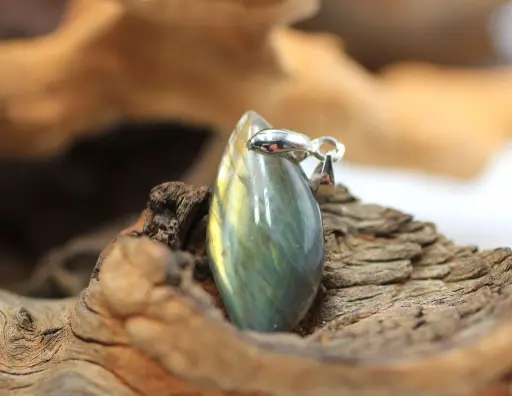 Pendentif allongé en Labradorite