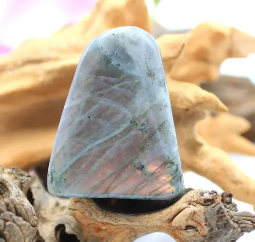 Rocher en Labradorite violette