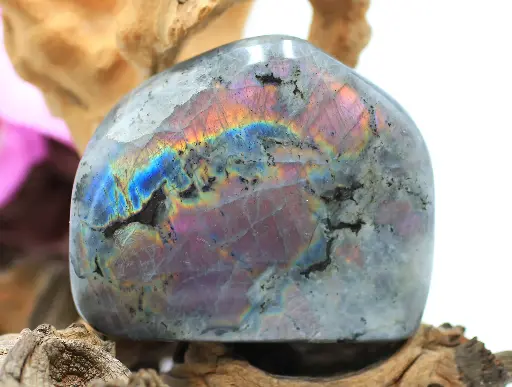 Rocher en Labradorite violette