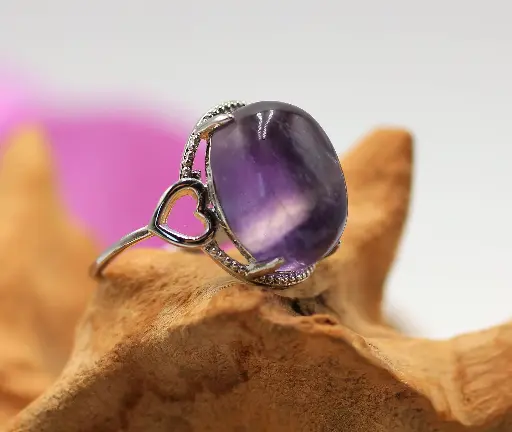 Bague réglable en laiton et en Fluorite violette
