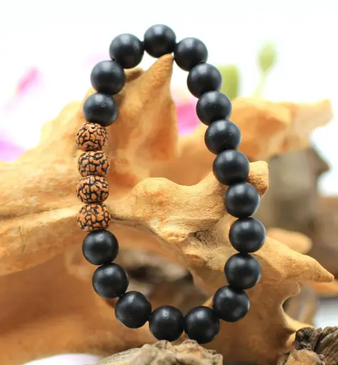 Bracelet en perles 10mm en Onyx noir mat et Rudraksha