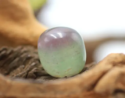 Fluorite arc-en-ciel roulée