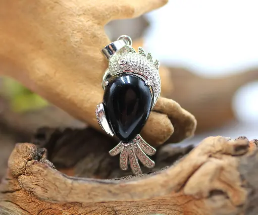 Pendentif perroquet en Obsidienne noire