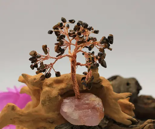 Arbre de vie en Œil de tigre sur Quartz rose