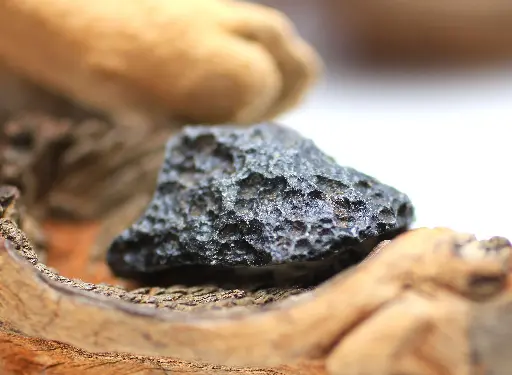 Tectite brute