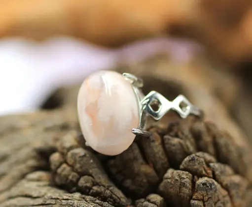 Bague réglable en laiton et en Agate fleur de cerisier