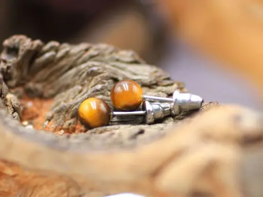 Boucles d'oreille clou en perles 6mm en Œil de tigre