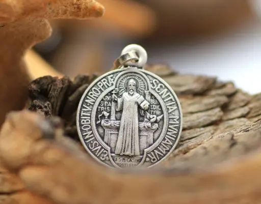 Pendentif Médaille Saint Benoit
