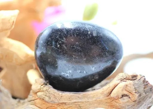 Galet en Tourmaline noire