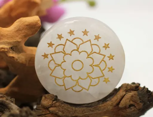 Disque en Cristal de roche et Symbole Fleur de lotus