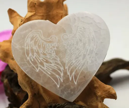 Cœur en Sélénite et gravure Aile d'Ange