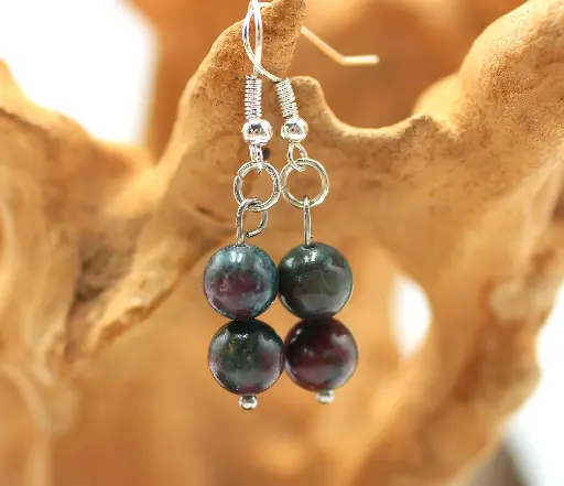 Boucles d'oreille en perles 8mm en Rubis sur Cyanite bleue