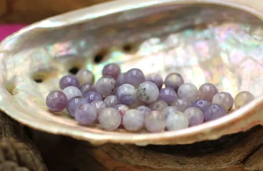 Perle 6mm en Tourmaline rose sur Lépidolite