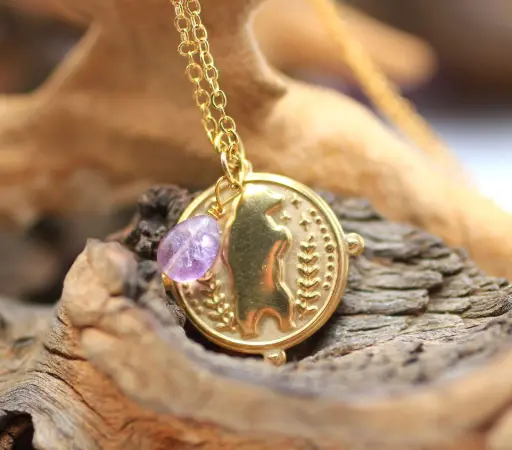 Chaine en acier doré et Médaille Totem Ours et Fluorite violette