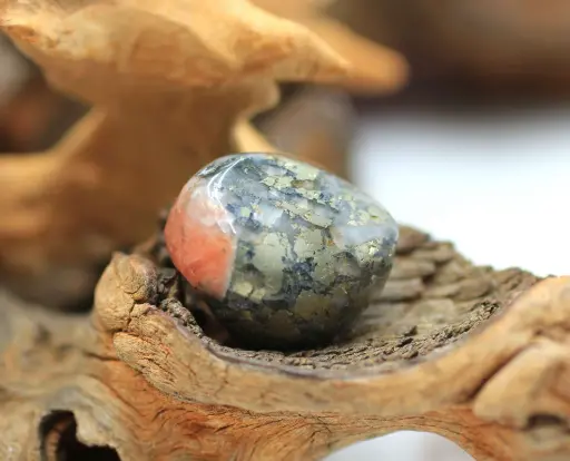 Triplite-Wagnerite-Pyrite roulée